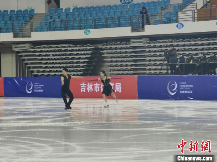 吉林市冰场迎来全国花样滑冰青年锦标赛正式比