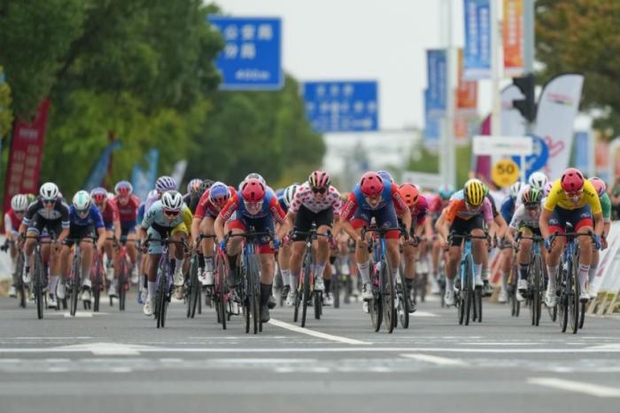 德索特继续保有黄衫领先优势环崇明岛女子公路