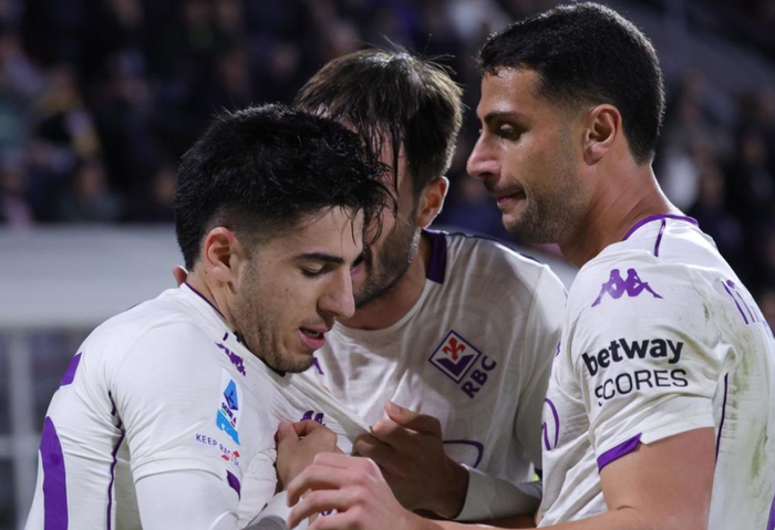 意甲佛罗伦萨4-1克雷莫内塞，英超狼队绝平布伦