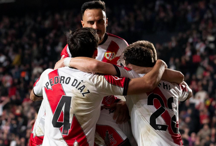 意甲佛罗伦萨4-1克雷莫内塞，英超狼队绝平布伦