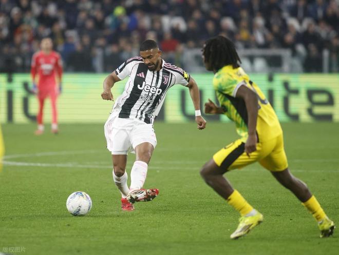 尤文图斯主场1-1战平萨索洛 洛卡特利点球失手成