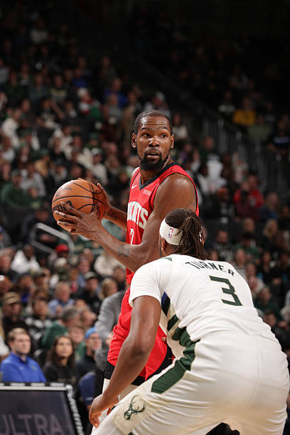 三场焦点战引爆明日篮球盛宴