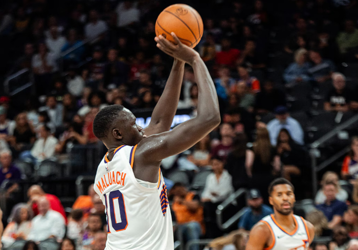 新秀马鲁阿奇爆发单场11篮板创生涯新高