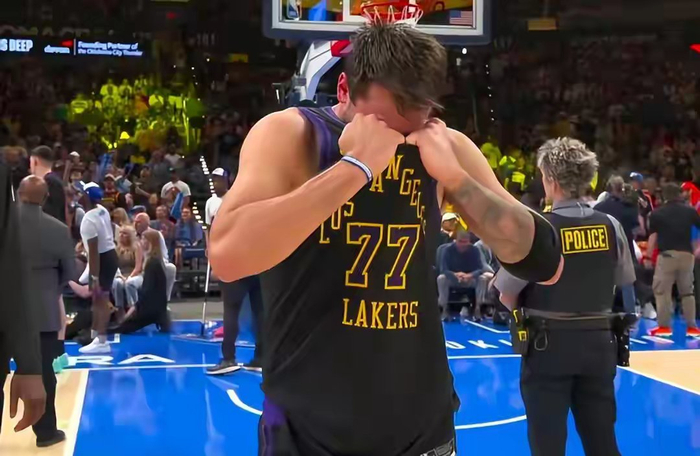 东契奇腿筋二级拉伤常规赛报销最佳一阵评选泡