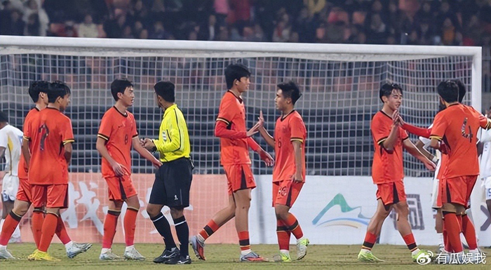 中国U16男足呼市迎战韩乌塔吉克备战亚洲杯