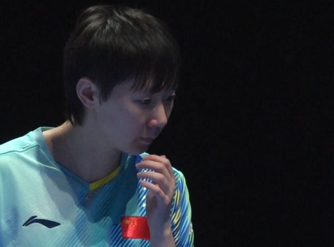 王曼昱战术压制伊藤美诚 直落四局晋级八强