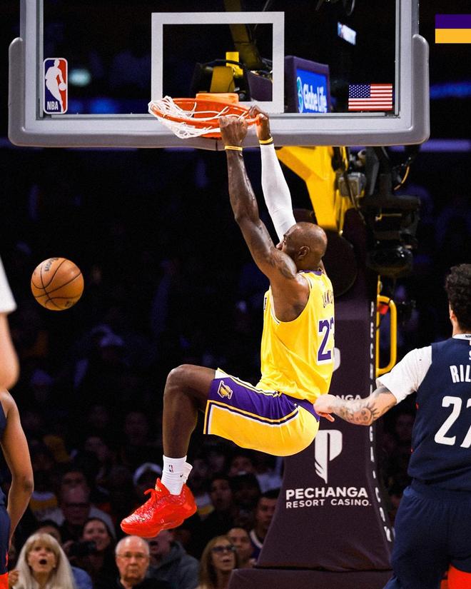 詹姆斯三双引领湖人三连