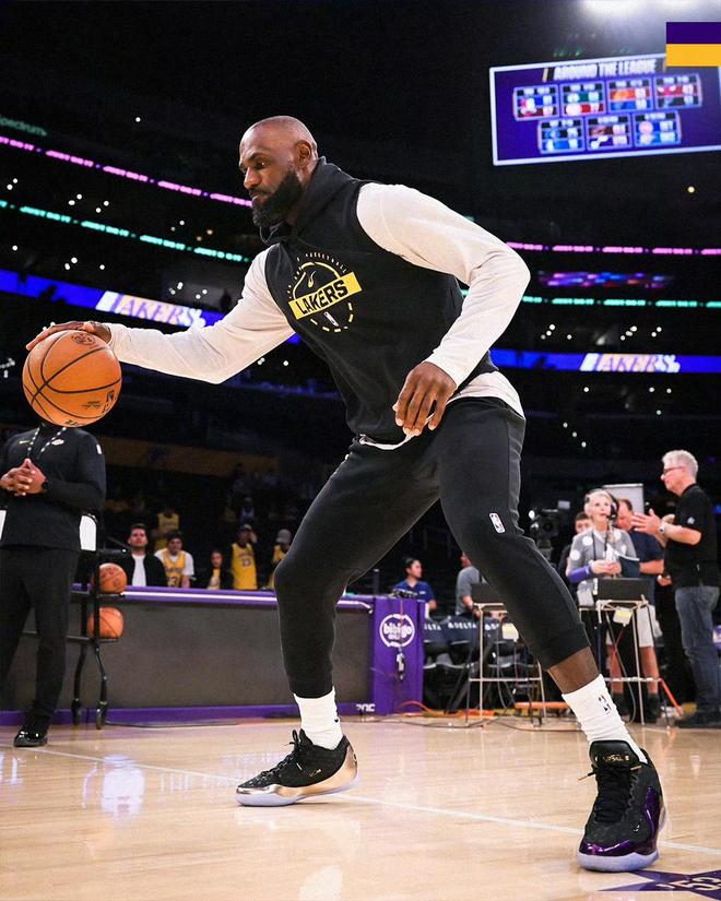 詹姆斯三双引领湖人三连胜 团队实力彰显争冠决