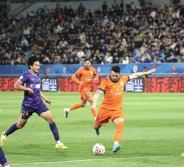 山东泰山队出征青岛备战海牛对决 阵容调整引关